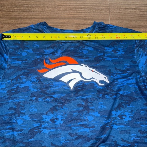 Denver Broncos NFL Team Apparel Blue Camo Football T-Shirt Men Size Medium Logo - Picture 5 of 8